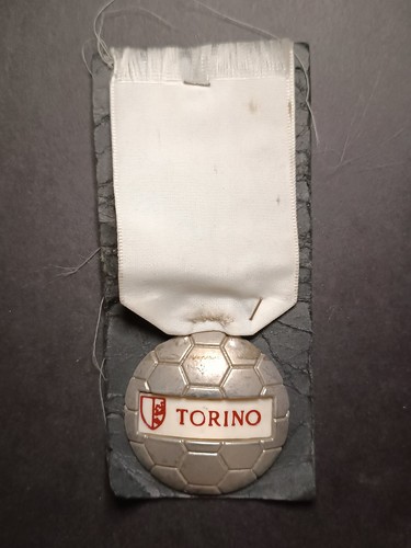 Spilla distintivo calcio - /,