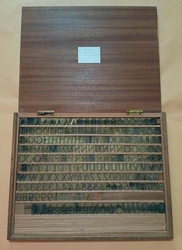 Raro set caratteri bronzo - raro,