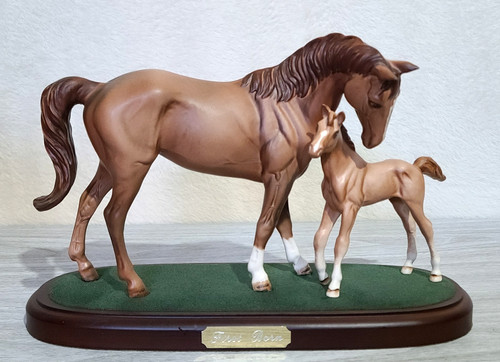 Royal doulton figurine - figurine, first