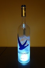 Bottiglia di vodka vuota Grey