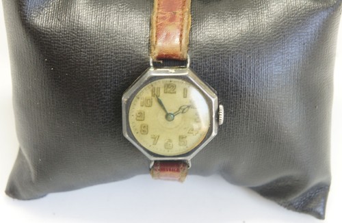 Antico orologio trincea