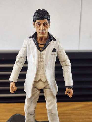 Mezco toyz pacino scarface - mezco,