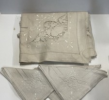 Tovaglia 12 Posti In Lino Ricamata E Intagliata A Mano Con 12 Tovaglioli 290x185