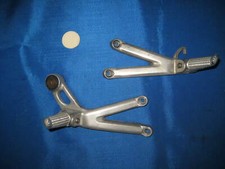 YAMAHA YZF R6 PEDANe POGGIAPIEDI POSTERIORi passeggero  rear FOOTREST PLATES 