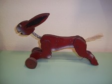 Giocattolo raffigurante una lepre in legno dei primi del 900