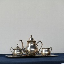 SERVIZIO DA THE'  IN SHEFFIELD