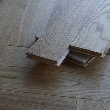 Pavimento in parquet a spina di pesce legno tradizionale spazzolato e oliato 40 cm EC93
