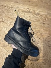 Stivali stringati Dr. Martens