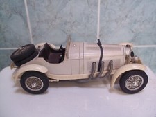 Vecchio modello di auto in metallo