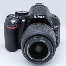 Nikon D5200 con obiettivo AF-S