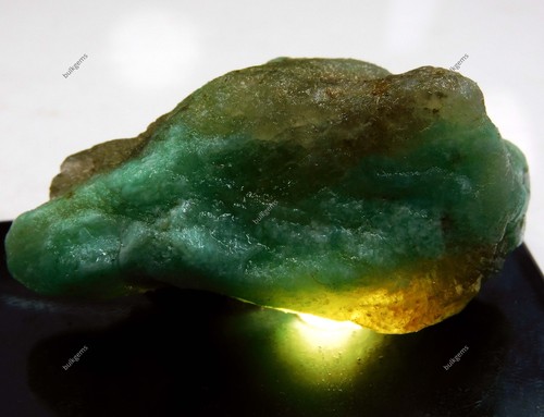 Pietra preziosa grezza sfusa