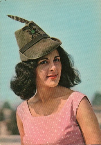 Alpini ragazza con - ragazza, il