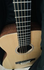 Chitarra acustica Little