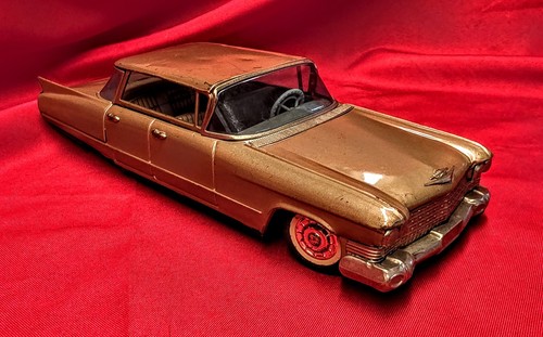 Cadillac giocattolo latta