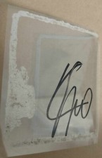 Finestra Funko Pop firmata a