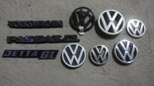 M2537 XX - STOCK LOGO SCRITTA EMBLEM BADGE STEMMA VOLKSWAGEN JETTA PASSAT 1303