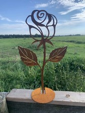 Fiori di rosa in metallo