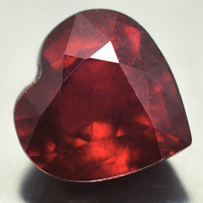 RUBINO NATURALE CT. 3,70 COLORE ROSSO  FORMA CUORE IN BLISTER