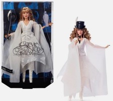 Barbie da collezione Stevie Nicks bambola #2 Bella Donna vestito bianco NUOVO SIGILLATO prevendita