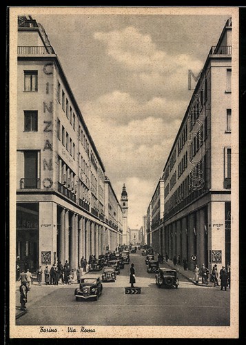Torino via roma con auto - roma,