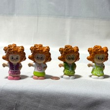 Maglione verde Fisher Price Little People 4 figure Sofie bambina gonna floreale usato in ottime condizioni