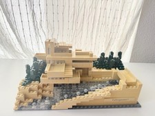 LEGO ARCHITECTURE: Falling