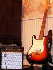 Chitarra elettrica mancina con