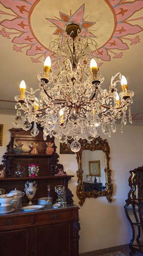 Elegante lampadario con gocce