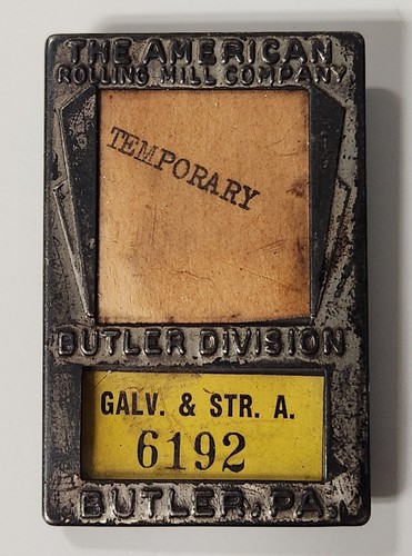 Distintivo vintage metallo - in,