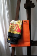 Hermès carré en soie modèle