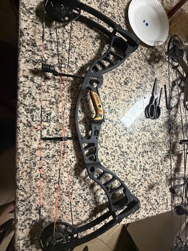 Hoyt power max - , right