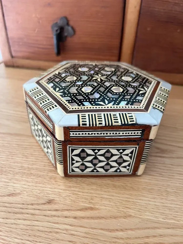 Wooden hexagon box marquetry