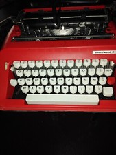 Macchina da scrivere underwood 319 rossa.