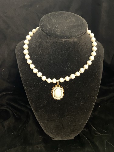 Collana girocollo firmata