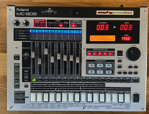 Roland mc808 groovebox sampler - mc808,