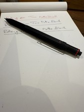 Rotring 600 Matte Black Con Stand