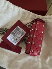 Mini borsa a tracolla Valentino Garavani in pelle rossa Rock-stud Mini Rossetto
