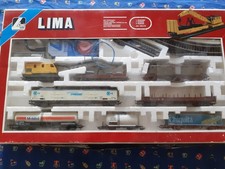Lima grande scatola contenente un treno merci con carro gru usato pochissimo
