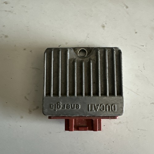 Regolatore tensione - regolatore,