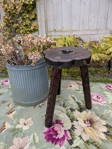 Sgabello vintage intagliato - , a