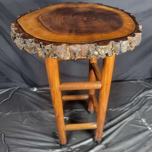 Rustic live edge - live, walnut