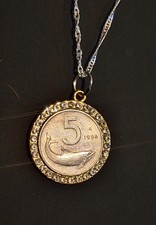 Collana con monete delfino