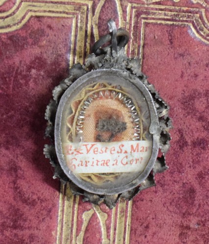 Relic reliquary reliquia - relic,