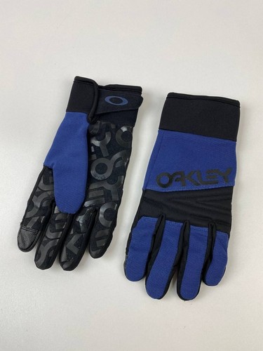Oakley gloves streetwear