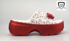 Crocs x Hello Kitty Stomp