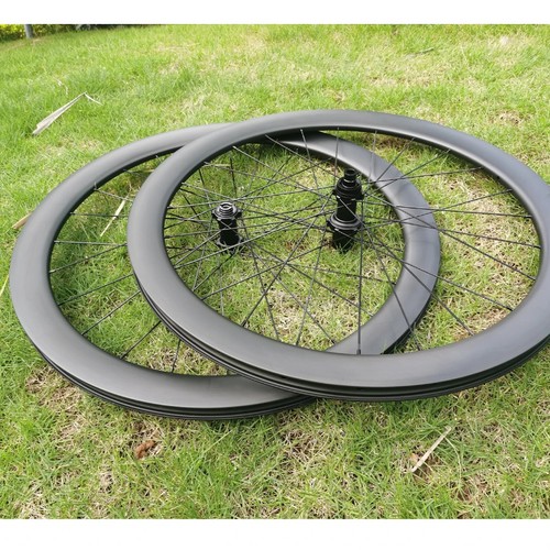 Set ruote 700c carbonio - , asse