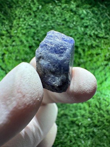 Cristallo tanzanite con - tanzanite, cambio