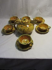 Servizio da tè, teiera con 12 tazze, di Ciaurro Orvieto a figure