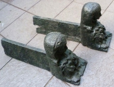 ANTICA COPPIA DI ALARI DA CAMINO IN GHISA VISSUTI