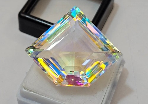 Shinny mystic quartz ct - mystic, 50+ct